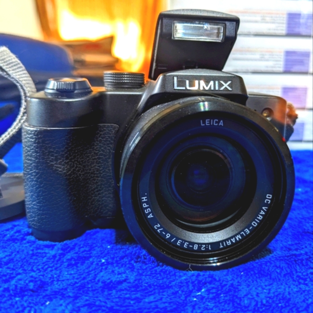 Panasonic LUMIX DMC-FZ5 Leica Lens Digital Camera | 5MP 12x Optical Zoom  BUNDLE